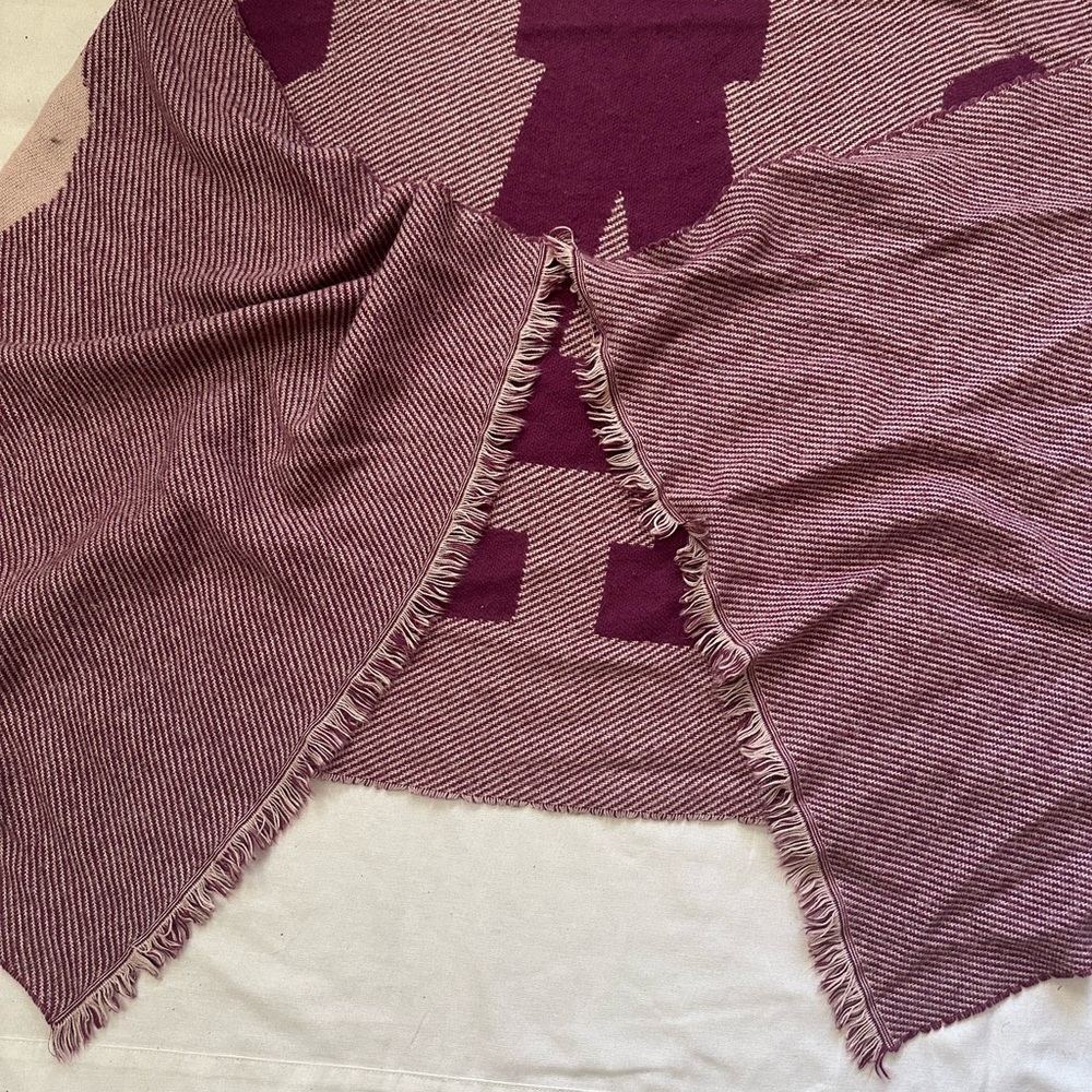 Women's GAP Scarf Or Shawl - Picture 2 of 3